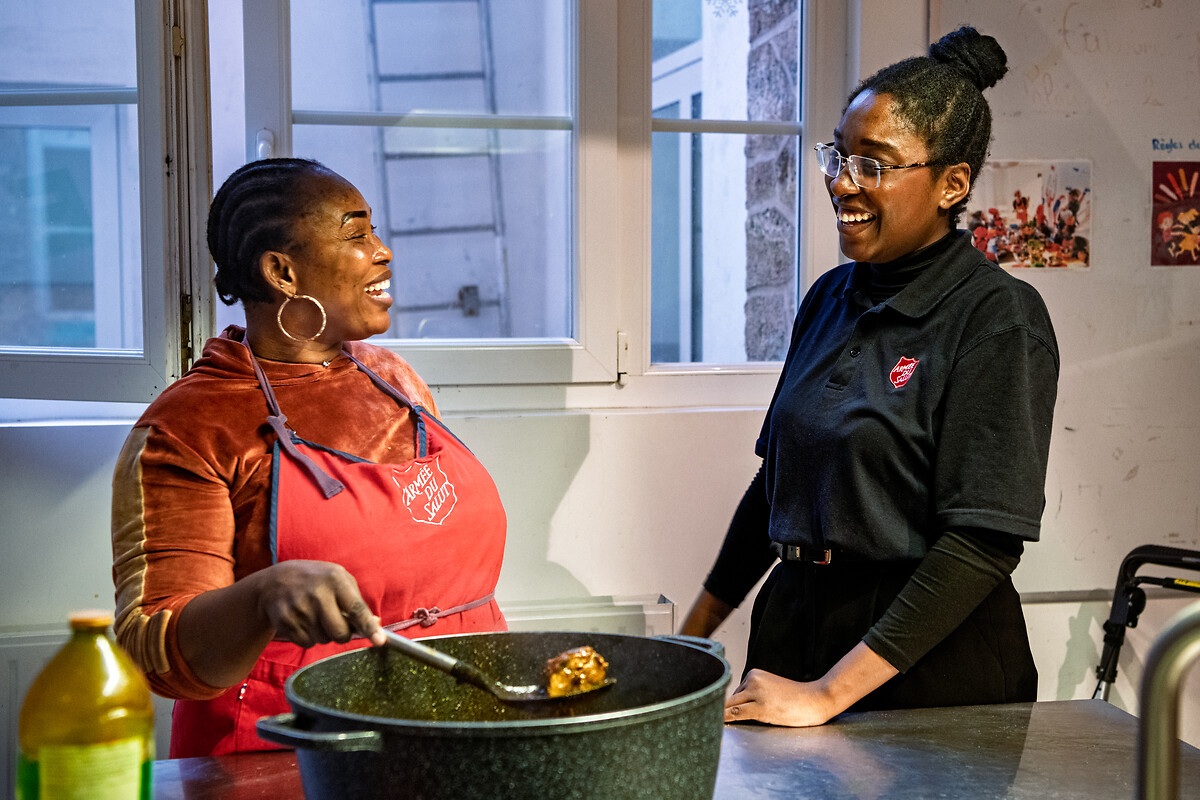 Reportage centenaire du Palais de la Femme - Novembre 2025 • Cuisine partagée • Fremata Ouattara • Bénicia Bizenga (Salariée Congrégation)